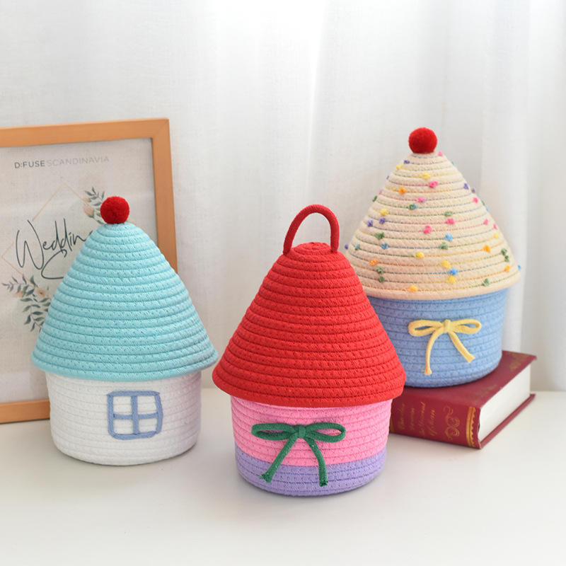 سبت تخزين بتصميم بيت كب كيك بغطا – Cupcake House Woven Storage Basket with Lid